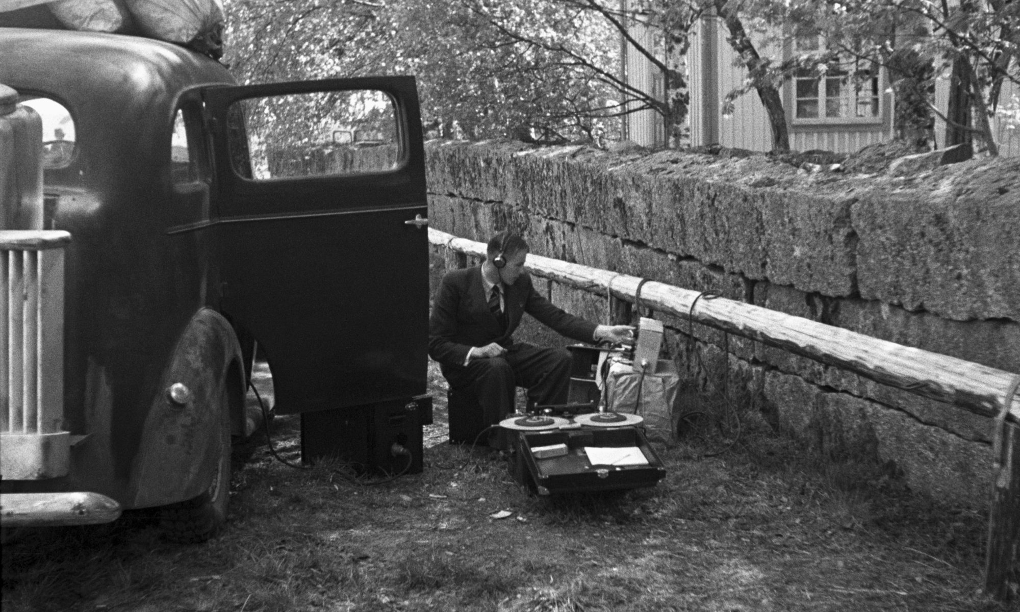 mann recording sound ona reel-to-reel out in the countryside